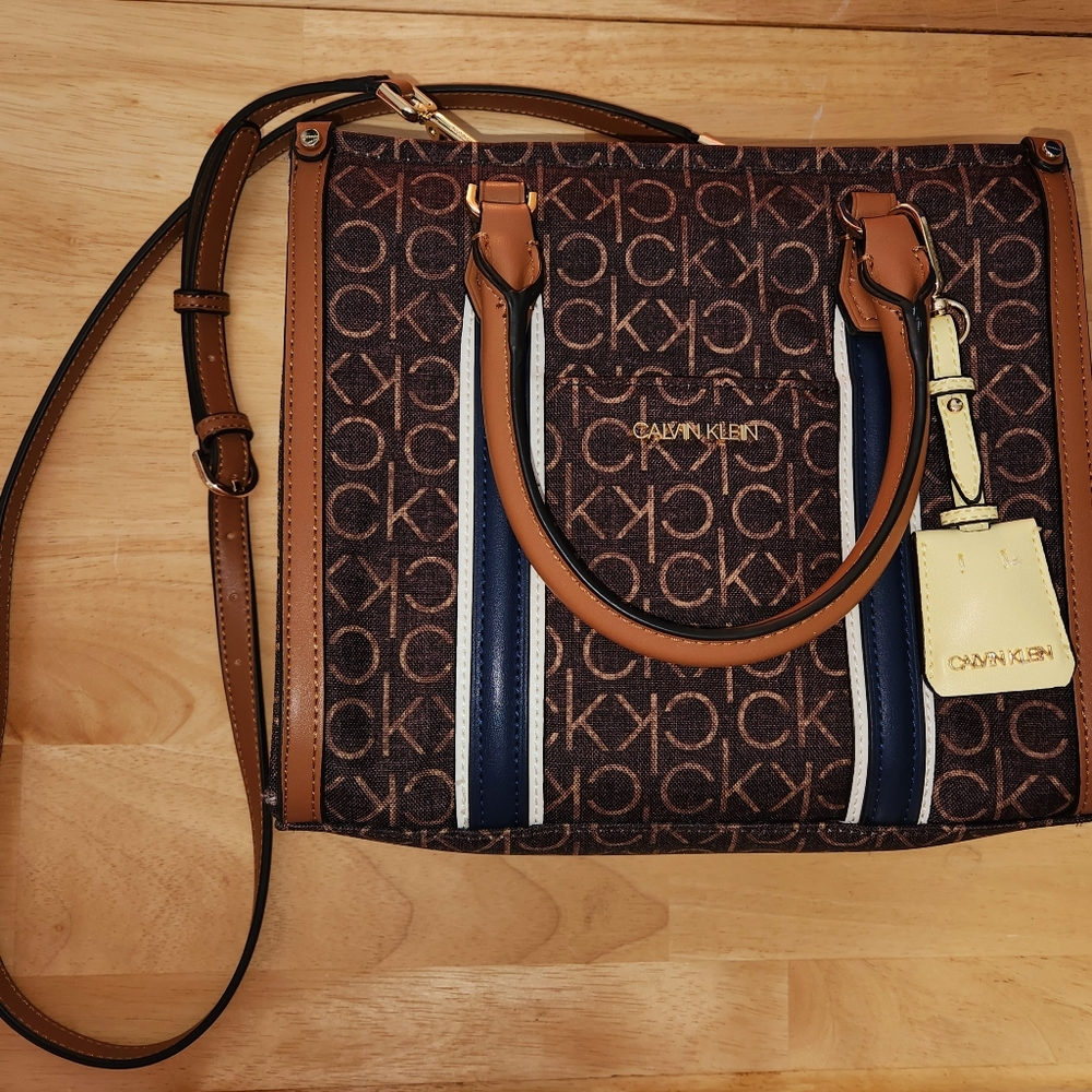 Calvin klein Beckah logo print crossbody tote bag in brown - Picture 3 of 10